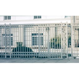 铁艺围栏与卷帘门 室内外建筑装饰的金属美学典范