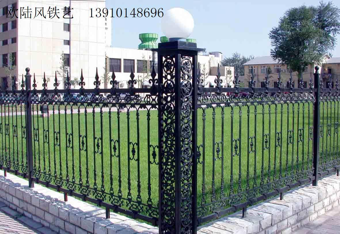 铁艺卷帘门 融合工艺与实用的建筑艺术